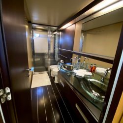 En_suite_facilities_master_cabin__1671196356_66076