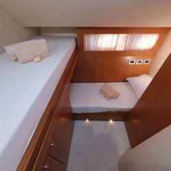 Ferretti681_Cabin4_bunk_beds