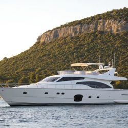 Ferretti681_exterior_profile_cover-photo