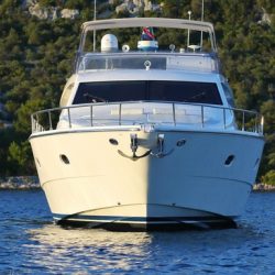 Ferretti681_exteriror_bow