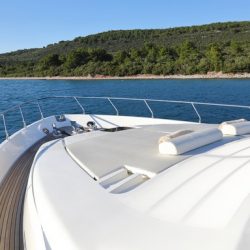 Ferretti681_foredeck