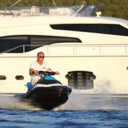 Ferretti681_jetski