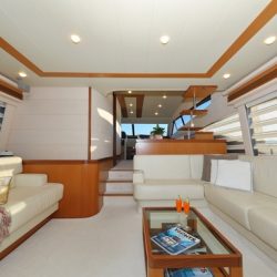 Ferretti681_saloon