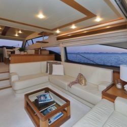 Ferretti681_saloon6