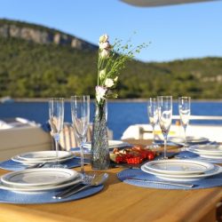 Ferretti681_table_setup