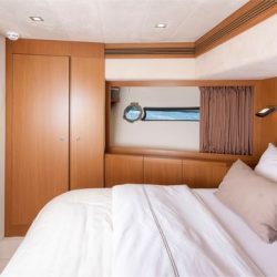 Ferretti780_TESORO_VIP_forward_cabin