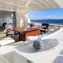 Ferretti780_TESORO_aft_deck