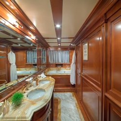 Master cabin en-suite facilities
