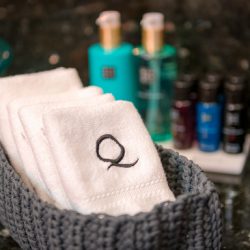 QUANTUM_Bathroom_cosmetics1