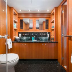 QUANTUM_Master_cabin_bathroom